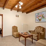 Charming In A Traditional Village, 3 Km From The Of Agios Gordios فيلة Kouramádes