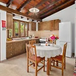 Charming In A Traditional Village, 3 Km From The Of Agios Gordios فيلة