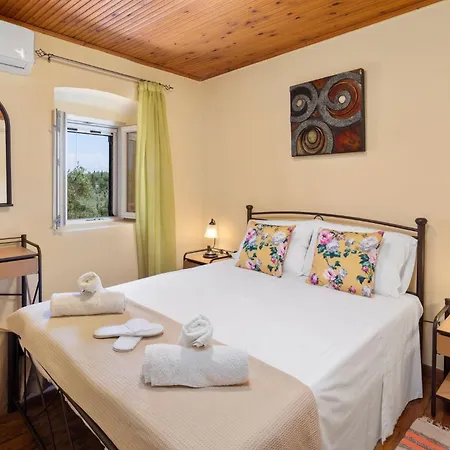 Charming In A Traditional Village, 3 Km From The Of Agios Gordios Kouramádes