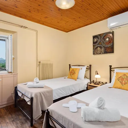 فيلة Charming In A Traditional Village, 3 Km From The Of Agios Gordios Kouramádes