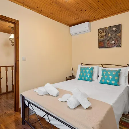 Charming In A Traditional Village, 3 Km From The Of Agios Gordios فيلة