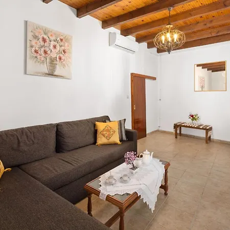 Charming In A Traditional Village, 3 Km From The Of Agios Gordios Villa Kouramádes