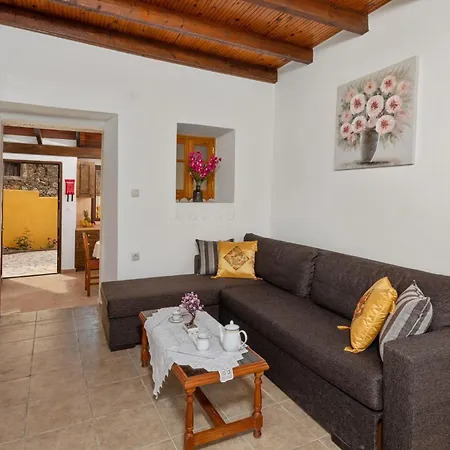 Charming In A Traditional Village, 3 Km From The Of Agios Gordios