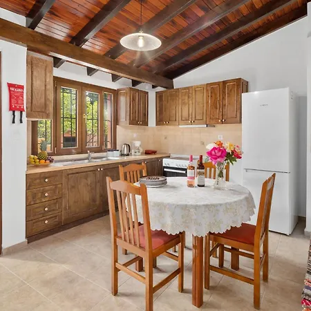 Charming In A Traditional Village, 3 Km From The Of Agios Gordios Villa