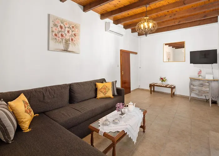 Charming In A Traditional Village, 3 Km From The Of Agios Gordios Villa Kouramádes