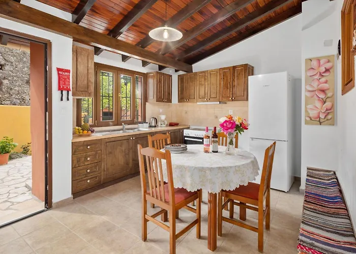 Charming In A Traditional Village, 3 Km From The Of Agios Gordios Villa