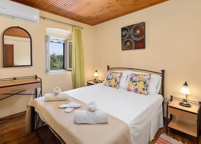 Charming In A Traditional Village, 3 Km From The Of Agios Gordios Kouramádes
